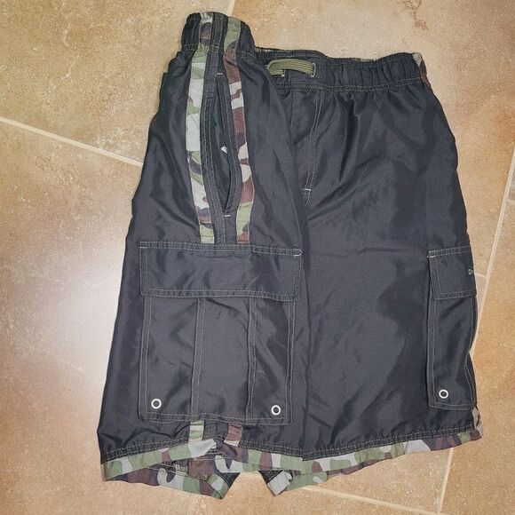 Bundle of 2 men's cargo swim trunks - Picture 13 of 16